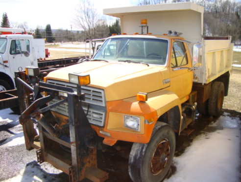 1992 FORD F800 S/A DUMP TRUCK #259752